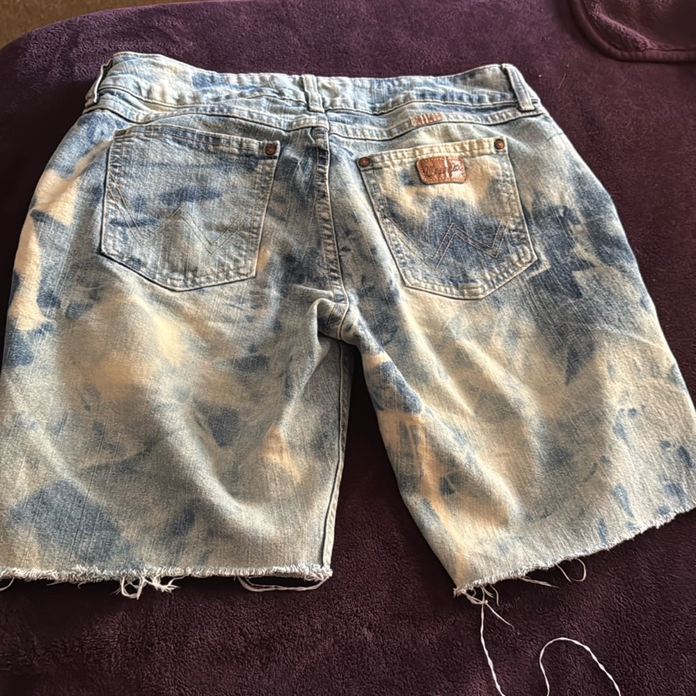 Wrangler women’s bleached Jean shorts blue/white